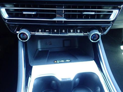 New 2026 Chevrolet Traverse Z71 w/ Enhanced Driving Package AWD/4WD image 21