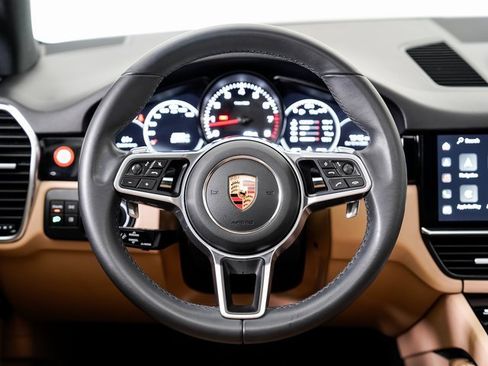 Used 2023 Porsche Cayenne Platinum Edition image 13