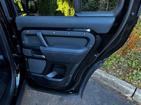 Used 2023 Land Rover Defender 110 V8 image 23