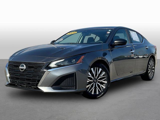 Used 2025 Nissan Altima 2.5 SV FWD image 3