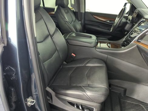 Used 2020 Cadillac Escalade ESV Premium Luxury RWD image 40