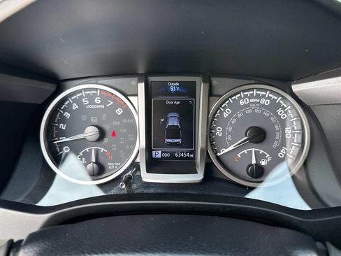 Used 2021 Toyota Tacoma SR5 RWD image 35