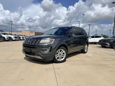 Used 2016 Ford Explorer XLT w/ Equipment Group 202A FWD image 32