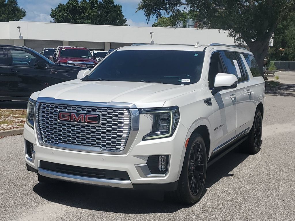 Certified 2024 GMC Yukon XL Denali w/ Denali Reserve Package AWD/4WD image 3