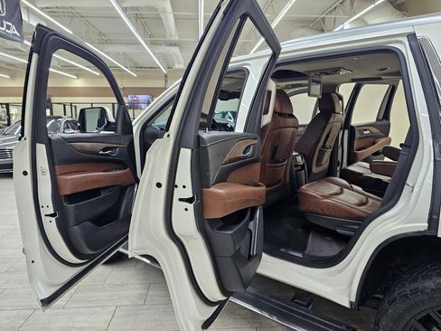 Used 2015 Cadillac Escalade Premium AWD/4WD image 18