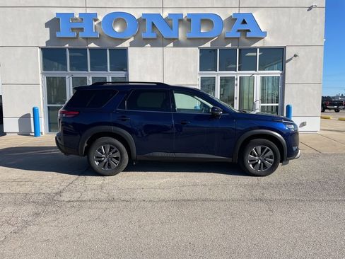 Used 2025 Nissan Pathfinder SV AWD/4WD image 4