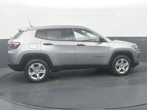 Used 2023 Jeep Compass Sport image 8