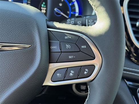 New 2026 Chrysler Pacifica Select image 22