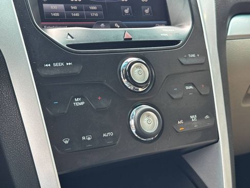 Used 2014 Ford Explorer XLT w/ Equipment Group 202A AWD/4WD image 31