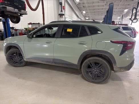 Used 2025 Chevrolet Trax ACTIV w/ Sunroof Package image 5