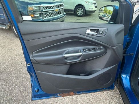 Used 2017 Ford Escape SE w/ Equipment Group 201A FWD image 14