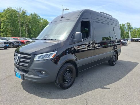 Used 2025 Mercedes-Benz Sprinter 2500 image 3
