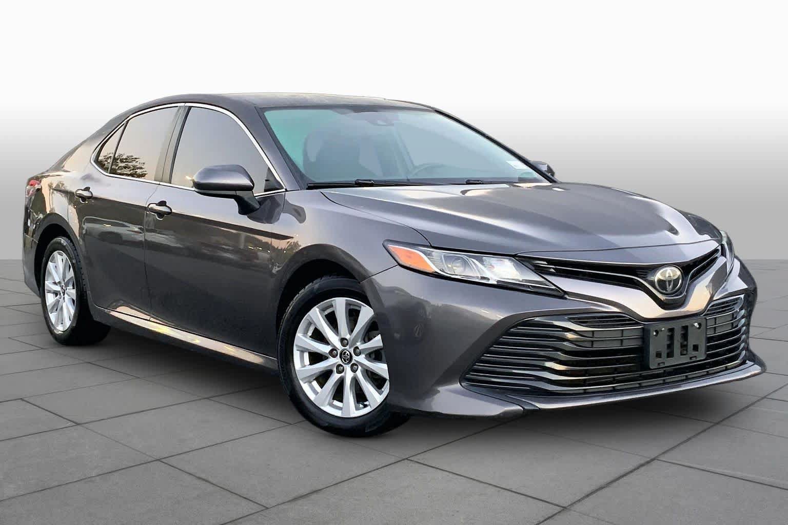 Used 2020 Toyota Camry LE FWD image 3