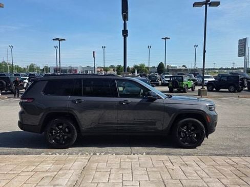 Used 2025 Jeep Grand Cherokee L Limited w/ Black Appearance Package AWD/4WD image 4