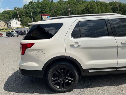 Used 2016 Ford Explorer XLT w/ Equipment Group 202A AWD/4WD image 8
