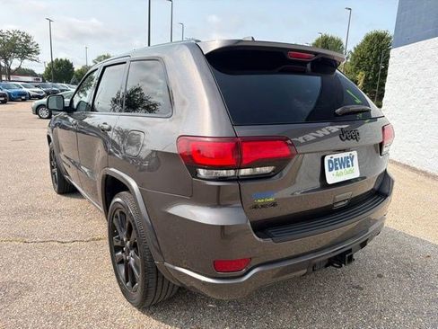 Used 2019 Jeep Grand Cherokee Altitude AWD/4WD image 3
