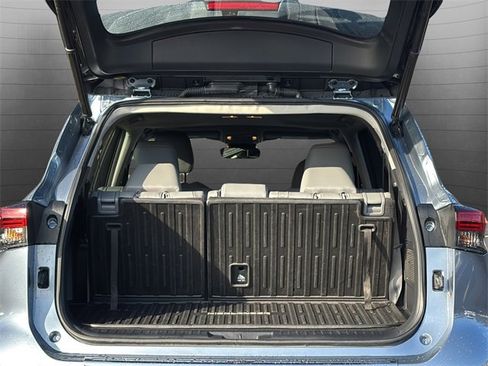 Certified 2023 Toyota Highlander XLE image 26