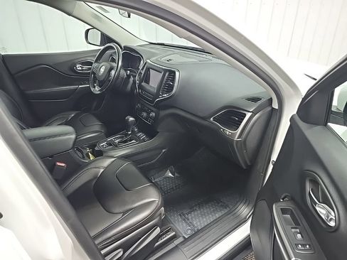 Used 2020 Jeep Cherokee Latitude Plus w/ Cold Weather Group image 15