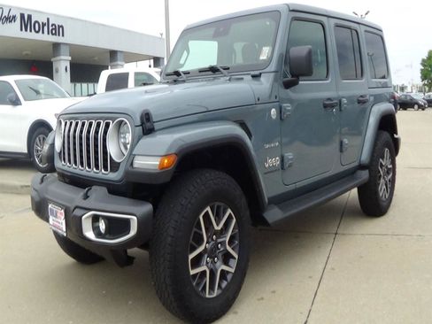 Used 2024 Jeep Wrangler Unlimited Sahara w/ Safety Group AWD/4WD image 2