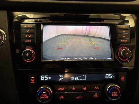 Used 2020 Nissan Rogue SV image 16