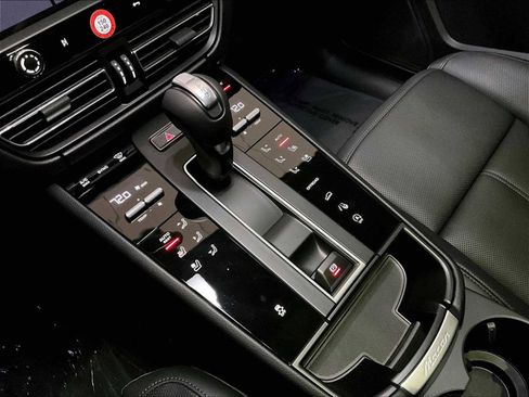 New 2026 Porsche Macan image 18