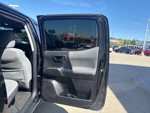 Used 2018 Toyota Tacoma SR5 AWD/4WD image 27