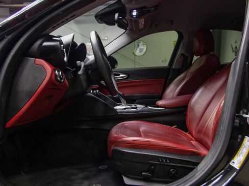 Used 2020 Alfa Romeo Giulia w/ Nero Edizione image 19