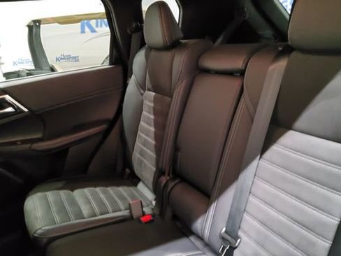 Used 2024 Mitsubishi Outlander SE AWD/4WD image 16