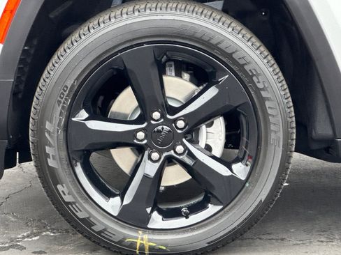 New 2025 Jeep Grand Cherokee Laredo image 27