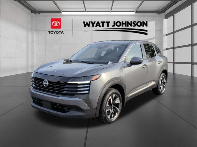Used 2025 Nissan Kicks SV AWD/4WD image 3