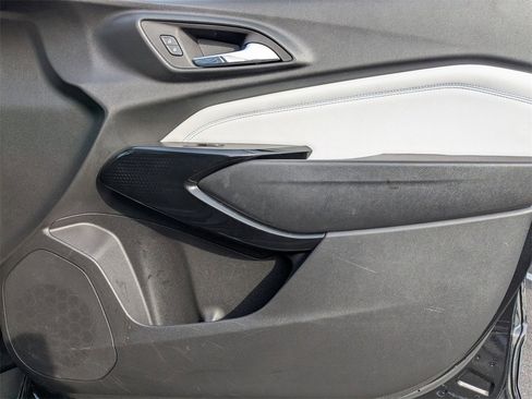 Used 2025 Chevrolet Trax LT w/ LT Convenience Package image 33