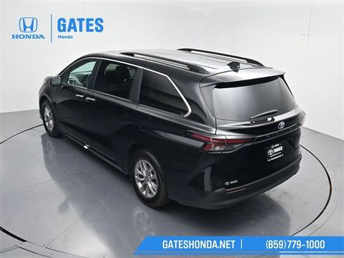 Used 2024 Toyota Sienna XLE image 55