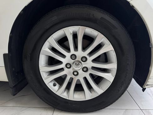 Used 2016 Toyota Sienna XLE w/ XLE Navigation Package FWD image 11