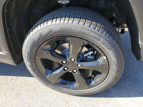 New 2025 Jeep Grand Cherokee Limited w/ Black Appearance Package image 5