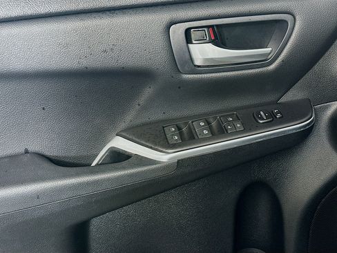 Used 2017 Toyota Camry SE image 15