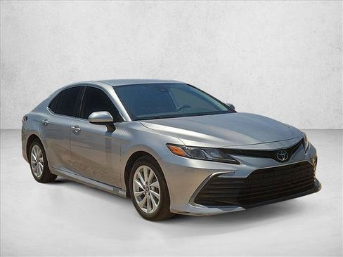 Used 2024 Toyota Camry LE FWD image 3