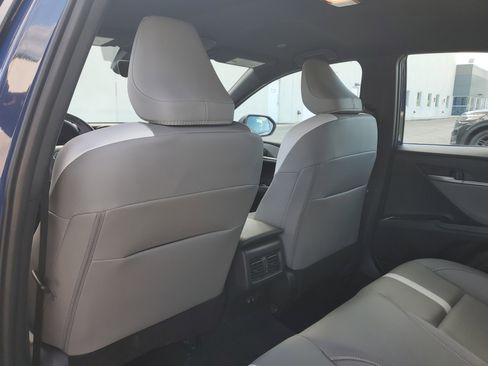 Used 2025 Toyota Camry SE image 18