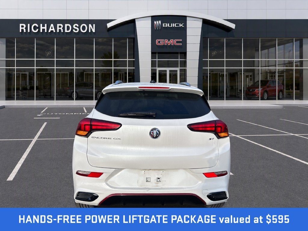 Used 2022 Buick Encore GX Select w/ Sport Touring Package FWD image 4