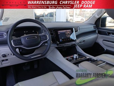 Used 2024 Jeep Wagoneer L Series II w/ Flexible Seating Group AWD/4WD image 17