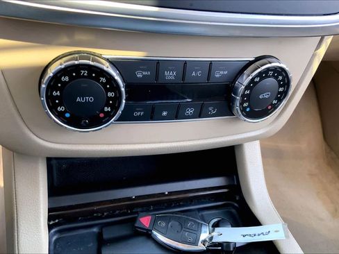 Used 2013 Mercedes-Benz GL 450 4MATIC image 29