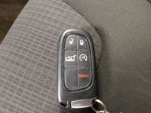 Used 2016 Jeep Cherokee Latitude w/ Comfort/Convenience Group image 32