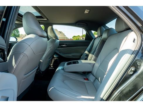 Used 2022 Toyota Avalon Limited w/ Advanced Safety Package FWD image 15