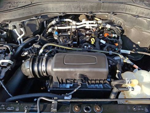 Used 2023 Ford Explorer XLT w/ Equipment Group 202A AWD/4WD image 29