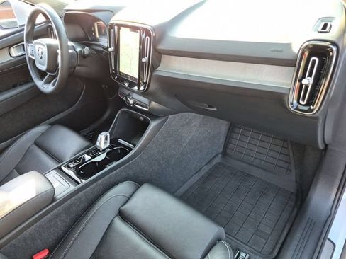 Used 2024 Volvo XC40 B5 Plus AWD/4WD image 35