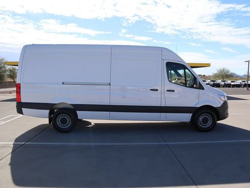Used 2025 Mercedes-Benz Sprinter 2500 image 4