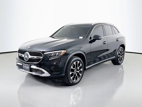 Used 2025 Mercedes-Benz GLC 350e 4MATIC image 3