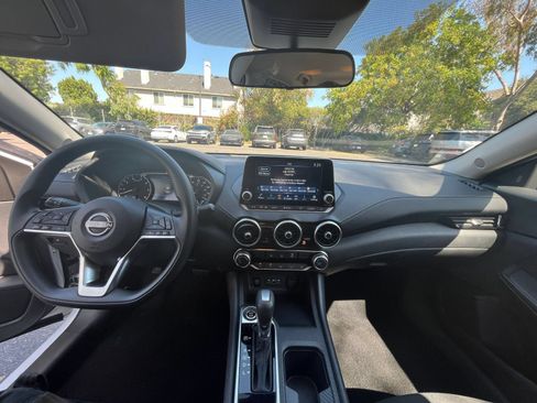 Used 2025 Nissan Sentra SV FWD image 31