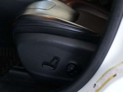 Used 2019 Jeep Cherokee Trailhawk w/ Cold Weather Group image 23