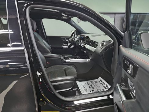 Used 2022 Mercedes-Benz GLB 250 4MATIC w/ AMG Line image 6