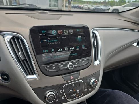 Used 2018 Chevrolet Malibu LT w/ Leather Package FWD image 9
